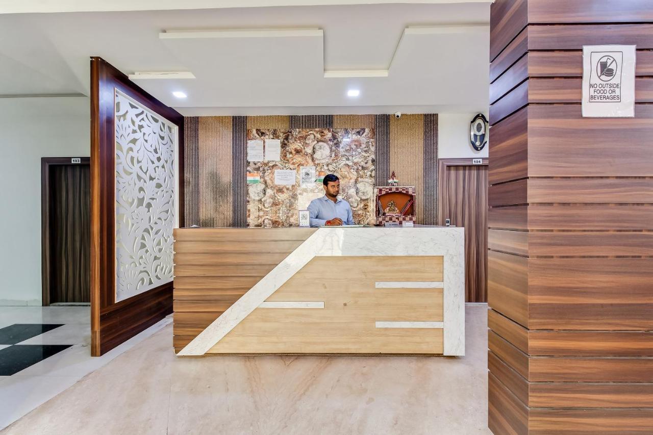 Oyo 10213 Hotel Panache ماثورا المظهر الخارجي الصورة