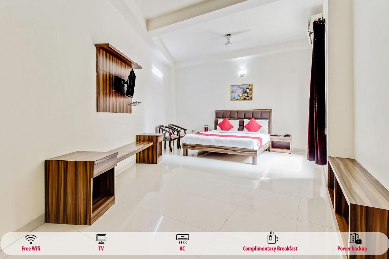 Oyo 10213 Hotel Panache ماثورا المظهر الخارجي الصورة