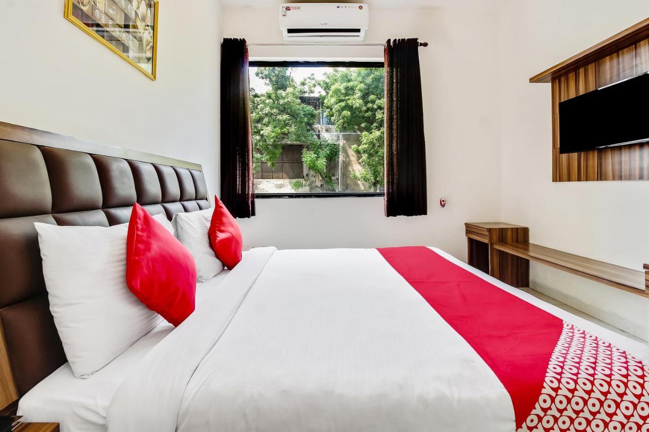 Oyo 10213 Hotel Panache ماثورا المظهر الخارجي الصورة