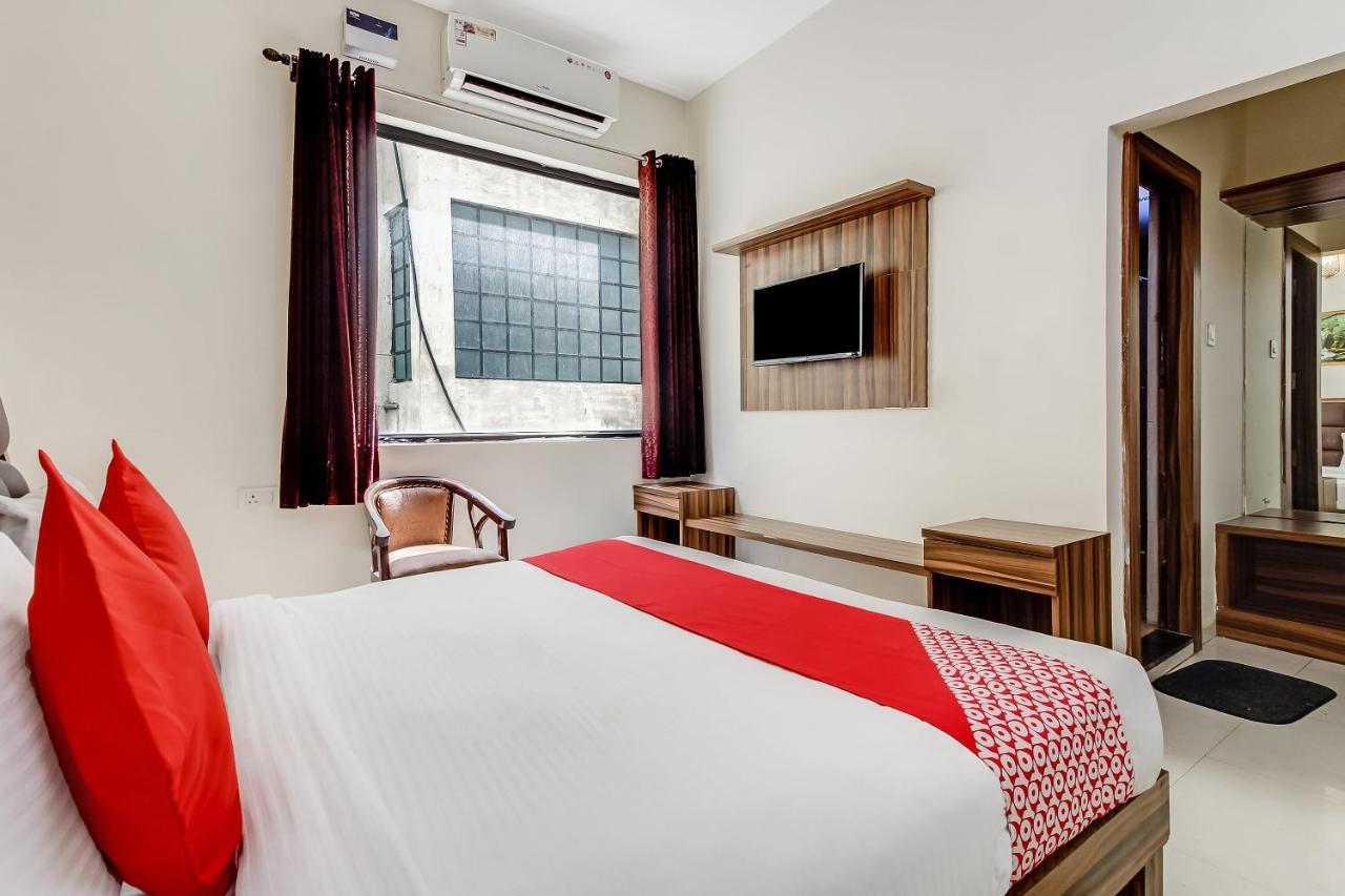Oyo 10213 Hotel Panache ماثورا المظهر الخارجي الصورة