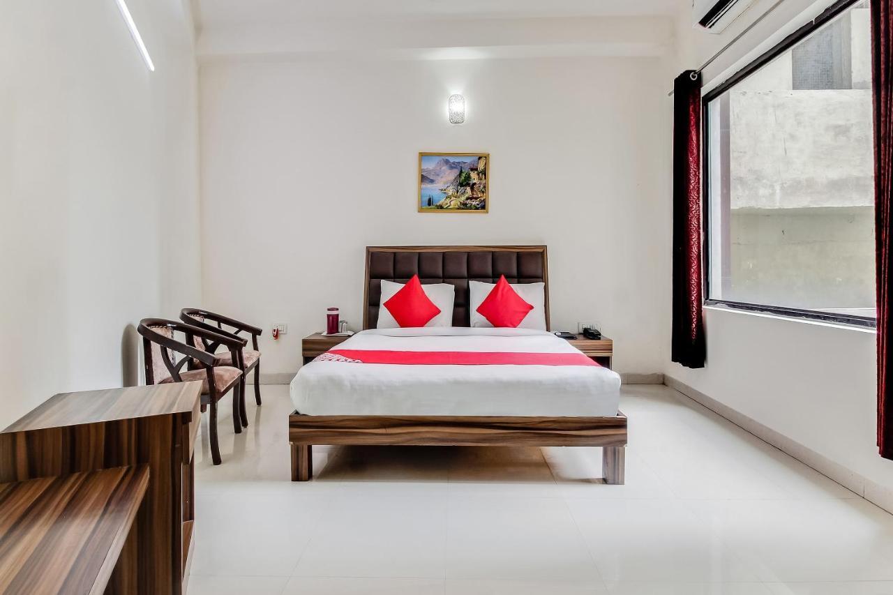 Oyo 10213 Hotel Panache ماثورا المظهر الخارجي الصورة