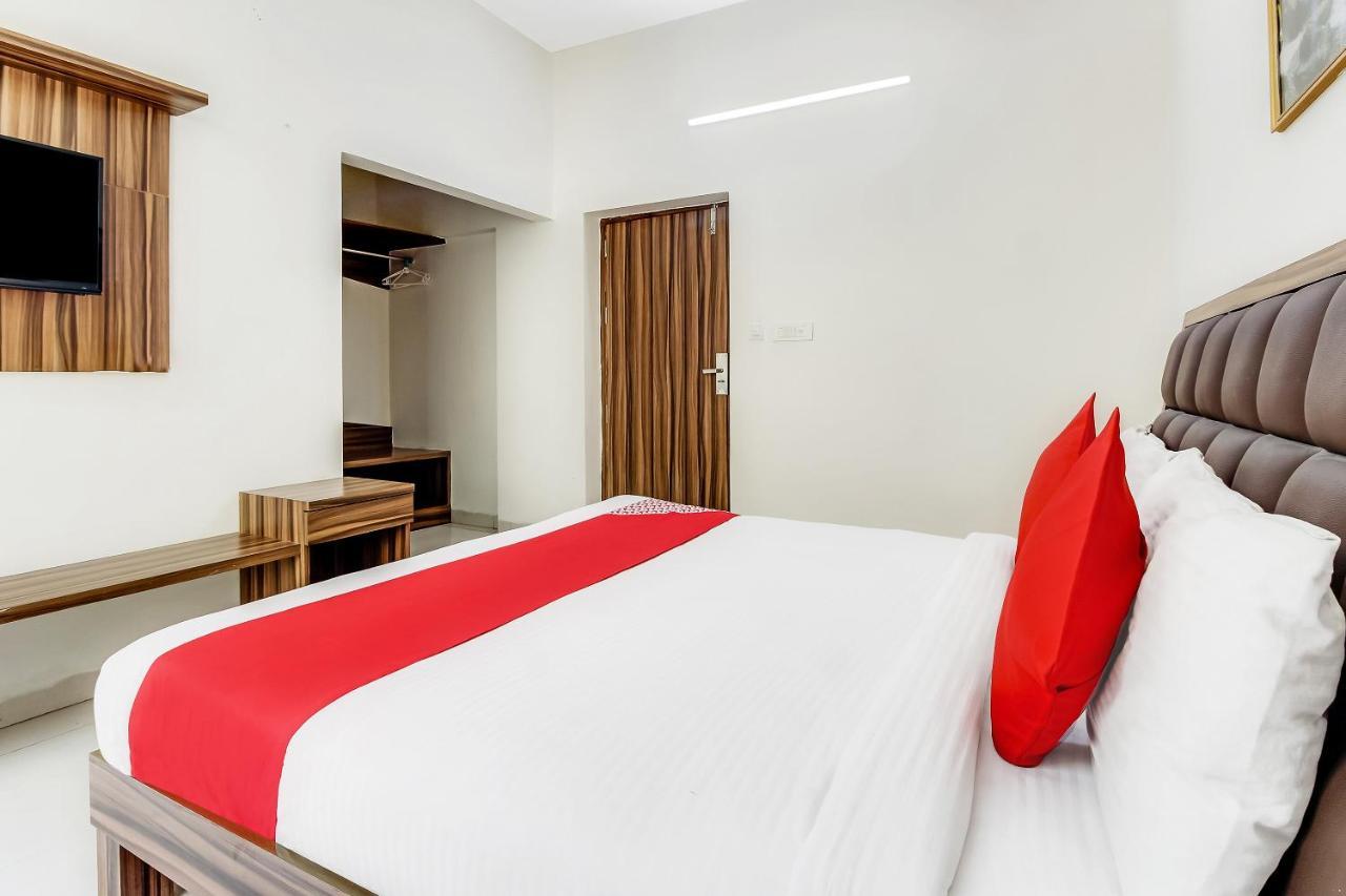 Oyo 10213 Hotel Panache ماثورا المظهر الخارجي الصورة