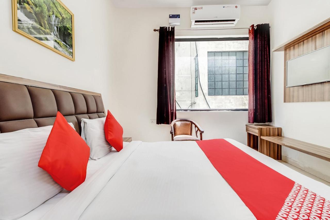Oyo 10213 Hotel Panache ماثورا المظهر الخارجي الصورة