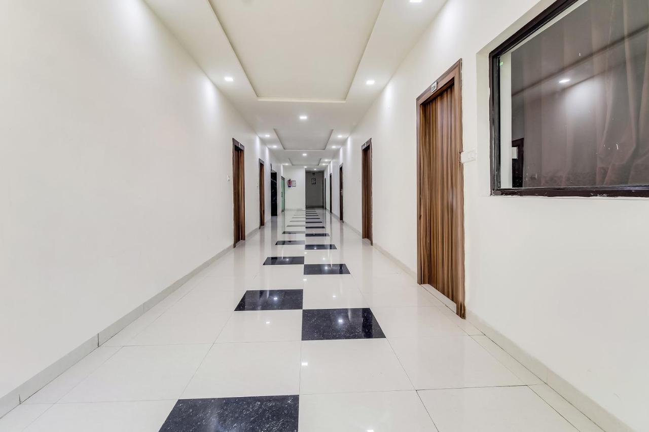 Oyo 10213 Hotel Panache ماثورا المظهر الخارجي الصورة