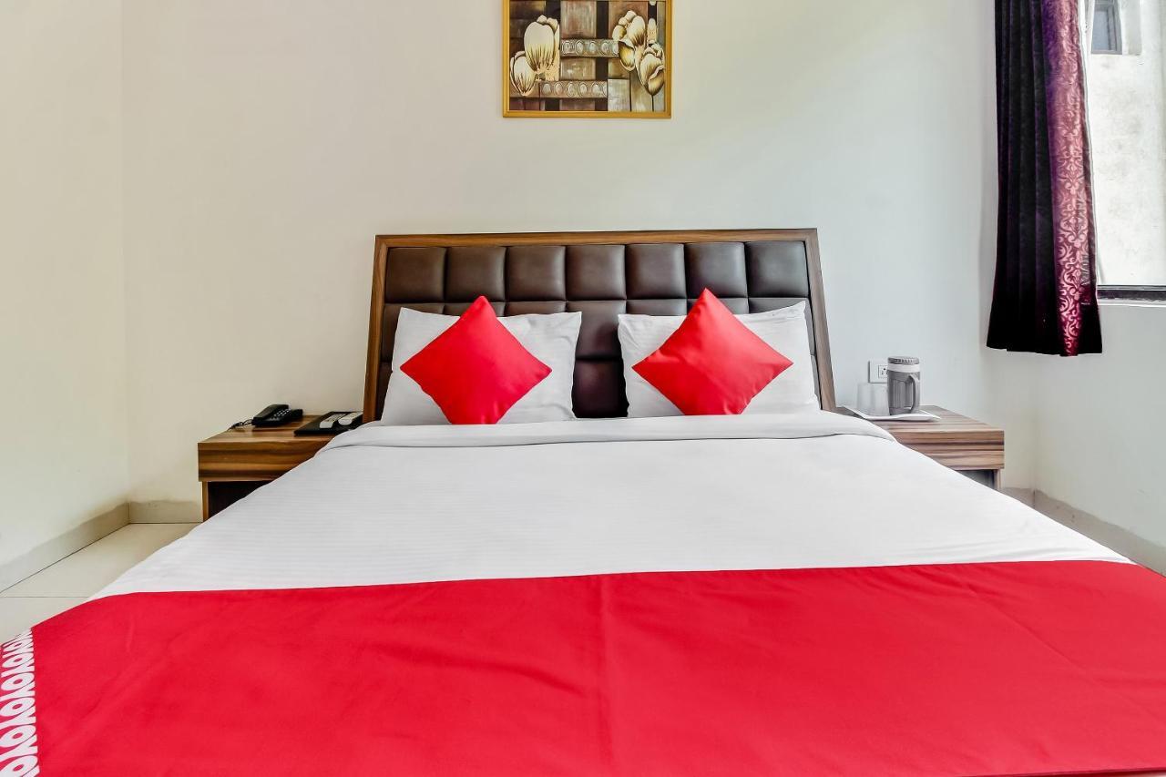 Oyo 10213 Hotel Panache ماثورا المظهر الخارجي الصورة