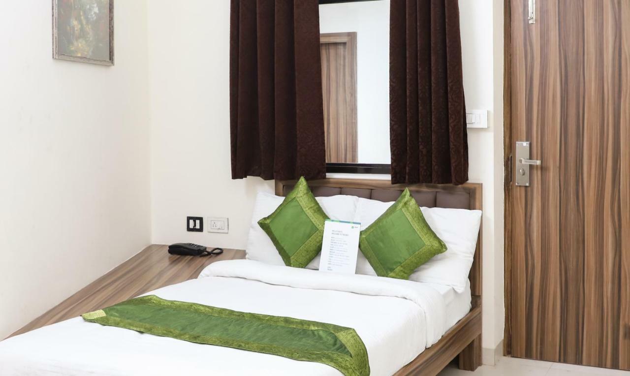 Oyo 10213 Hotel Panache ماثورا المظهر الخارجي الصورة