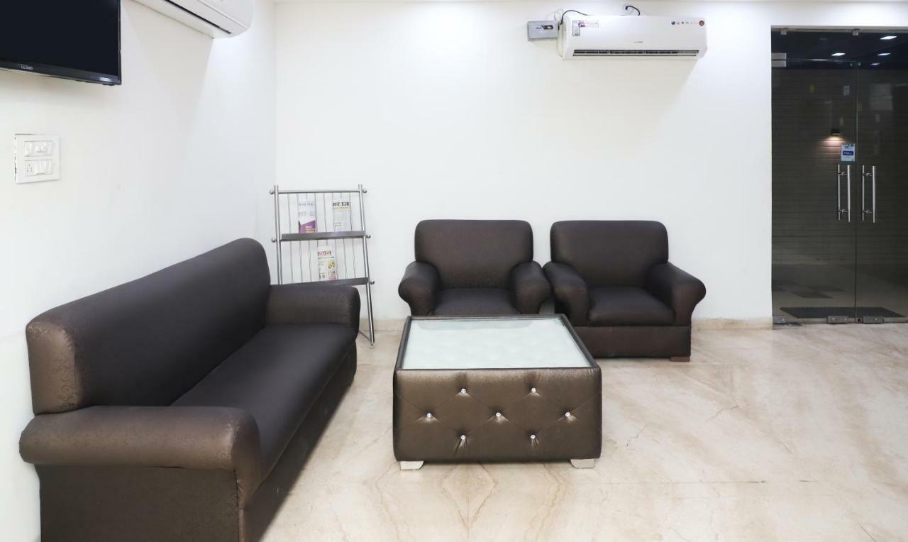 Oyo 10213 Hotel Panache ماثورا المظهر الخارجي الصورة