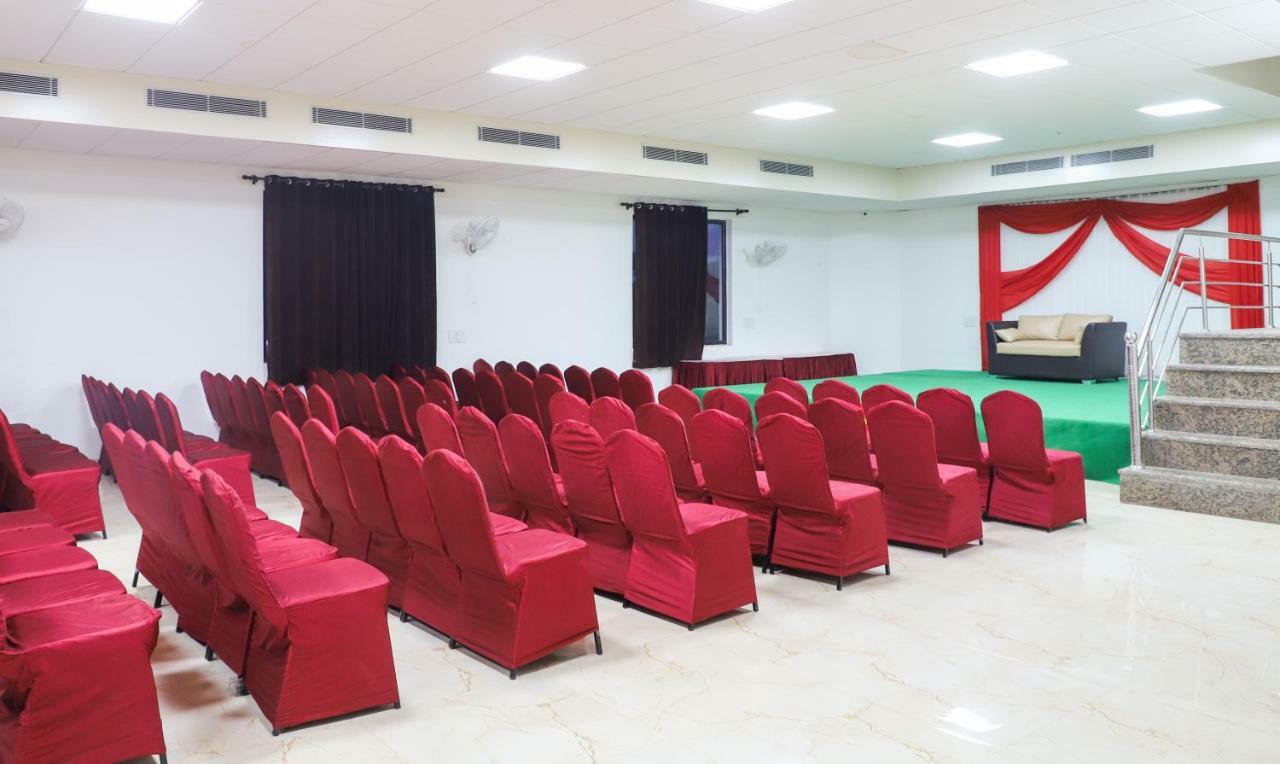 Oyo 10213 Hotel Panache ماثورا المظهر الخارجي الصورة