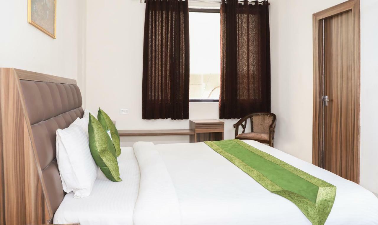 Oyo 10213 Hotel Panache ماثورا المظهر الخارجي الصورة