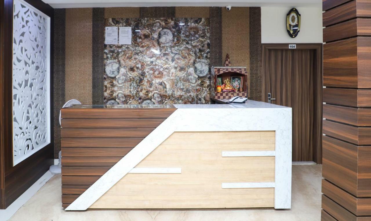 Oyo 10213 Hotel Panache ماثورا المظهر الخارجي الصورة