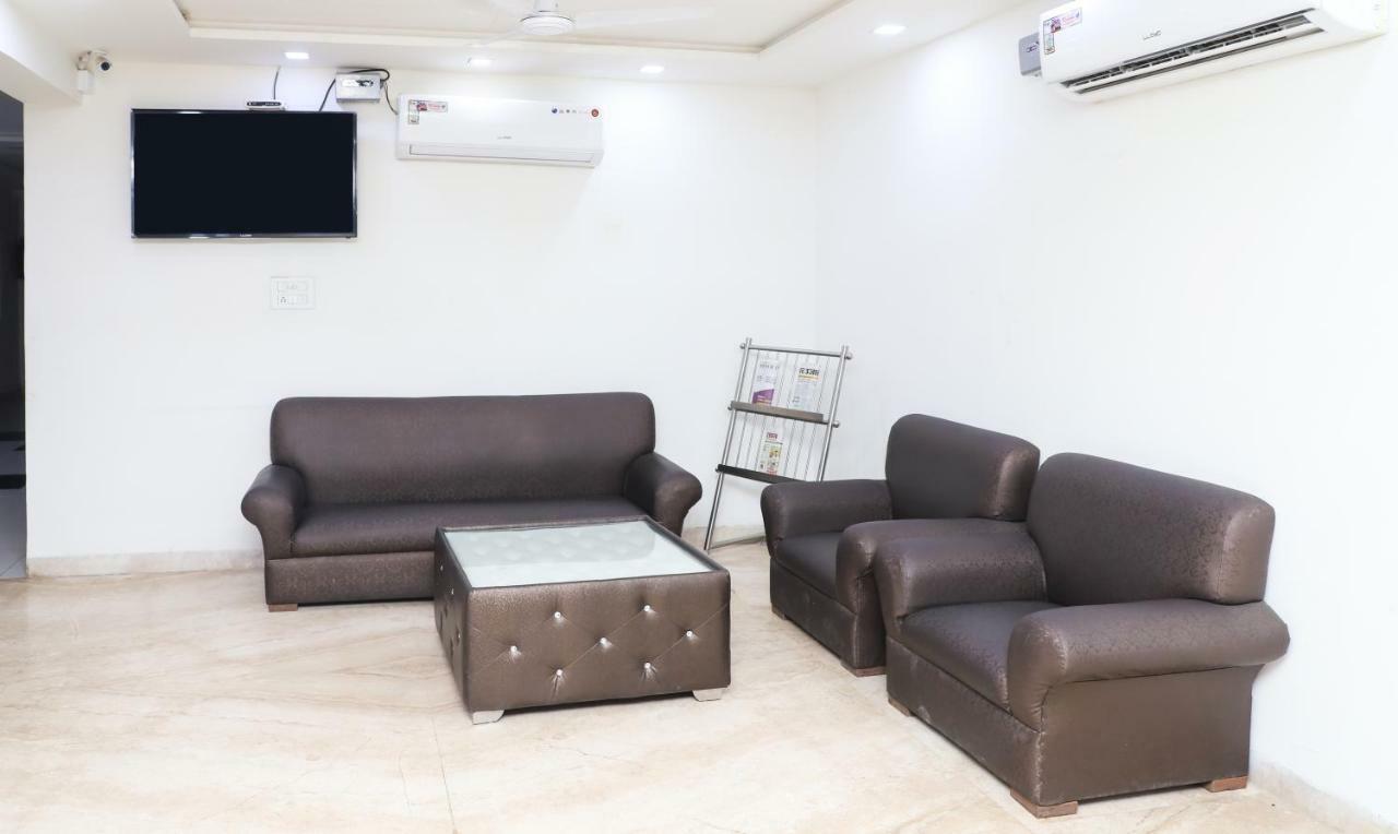 Oyo 10213 Hotel Panache ماثورا المظهر الخارجي الصورة