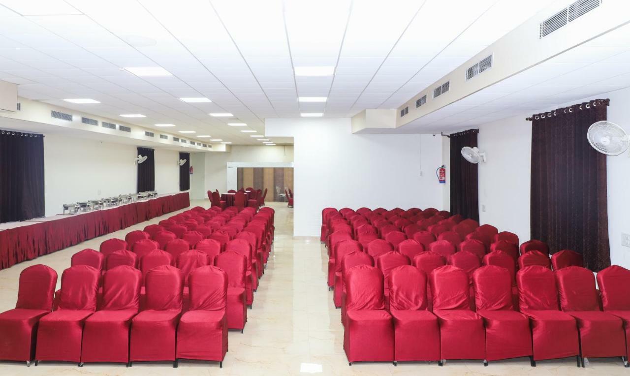 Oyo 10213 Hotel Panache ماثورا المظهر الخارجي الصورة