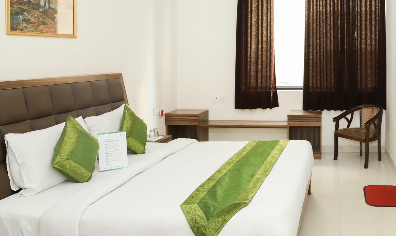 Oyo 10213 Hotel Panache ماثورا المظهر الخارجي الصورة