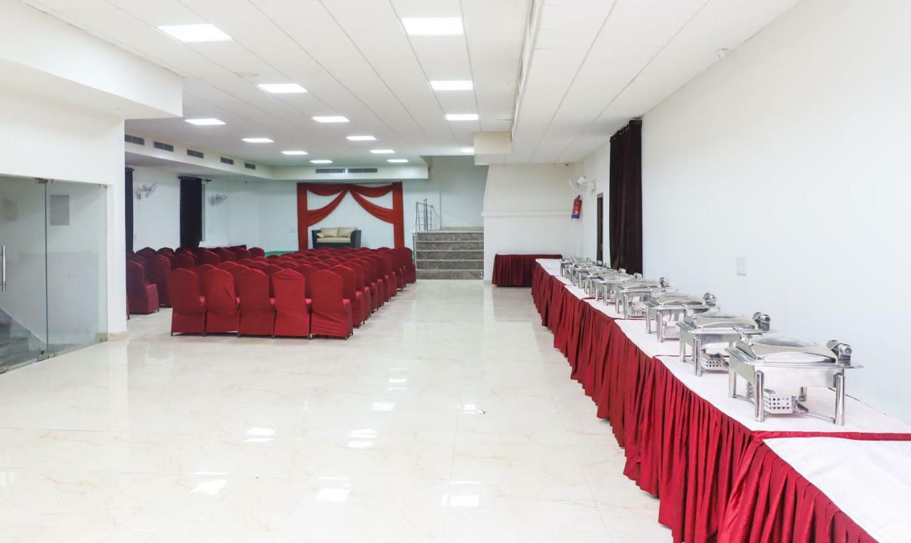 Oyo 10213 Hotel Panache ماثورا المظهر الخارجي الصورة