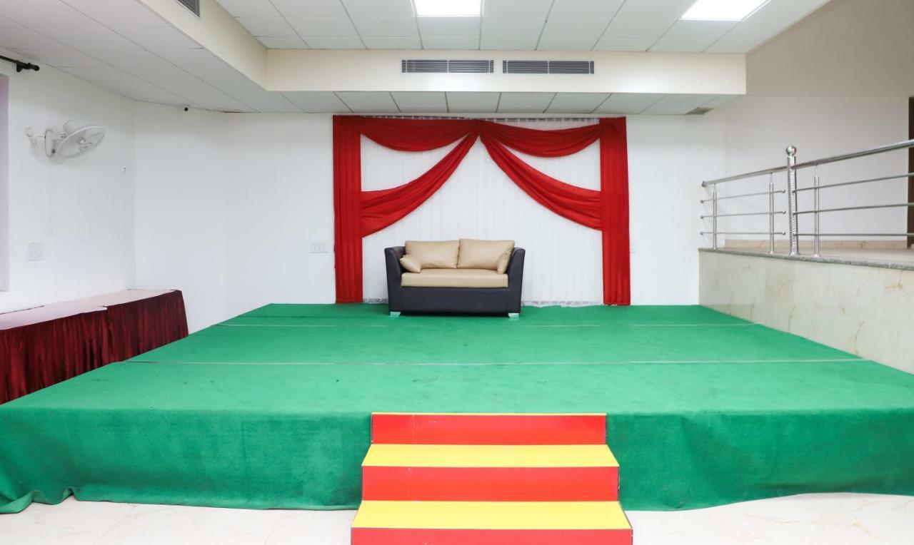 Oyo 10213 Hotel Panache ماثورا المظهر الخارجي الصورة