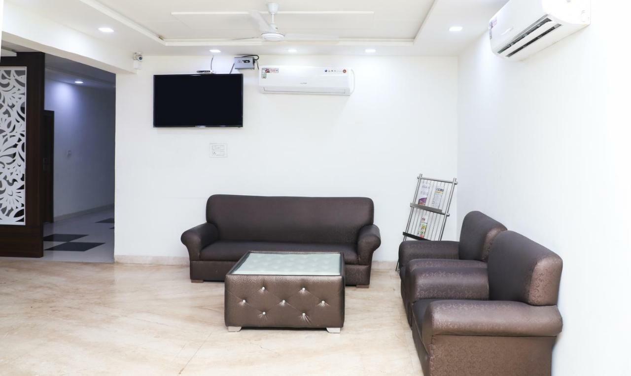 Oyo 10213 Hotel Panache ماثورا المظهر الخارجي الصورة