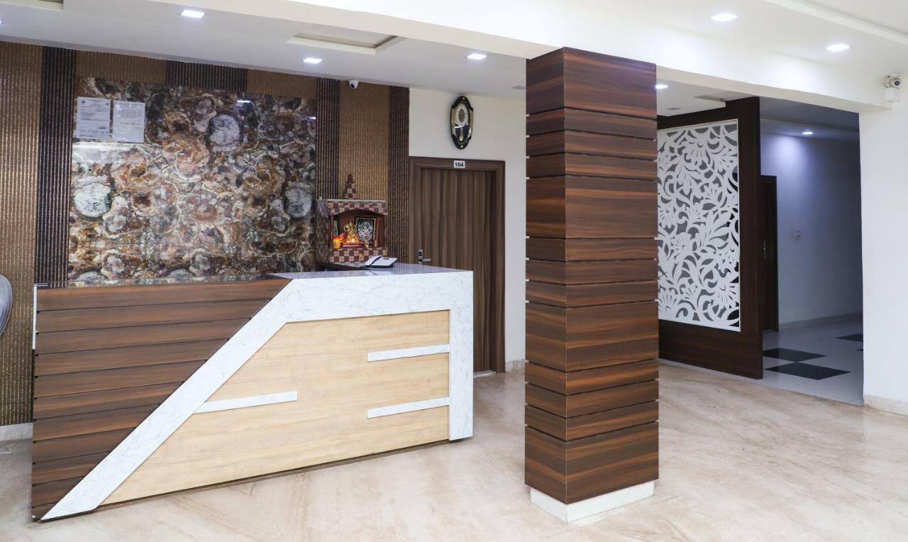 Oyo 10213 Hotel Panache ماثورا المظهر الخارجي الصورة